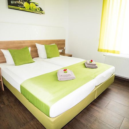 Bed & Breakfast Outlet Hotel Dettingen an der Erms Zewnętrze zdjęcie