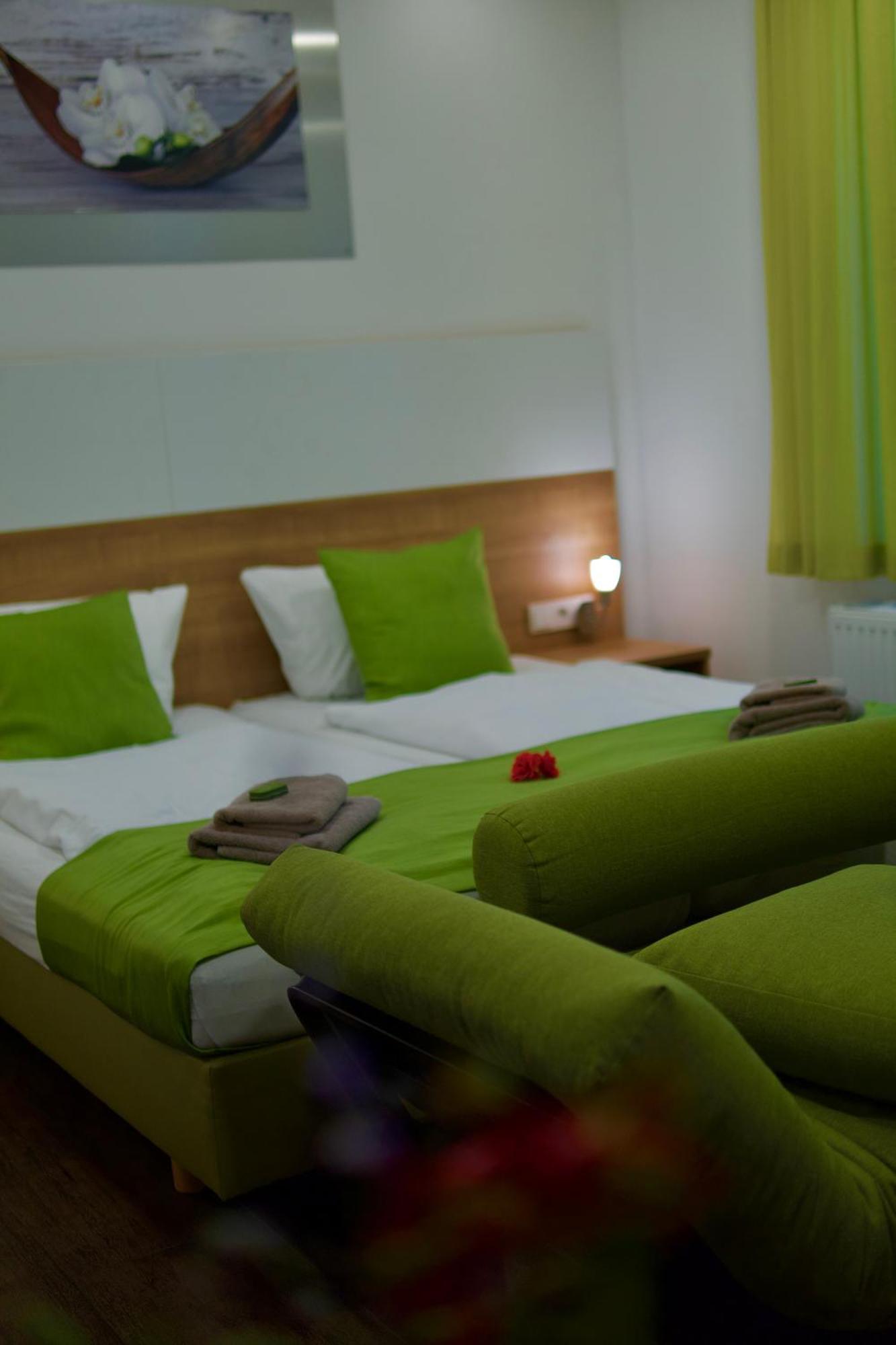Bed & Breakfast Outlet Hotel Dettingen an der Erms Zewnętrze zdjęcie