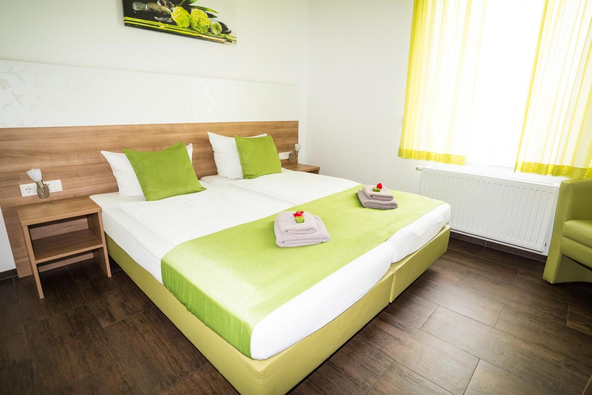 Bed & Breakfast Outlet Hotel Dettingen an der Erms Zewnętrze zdjęcie