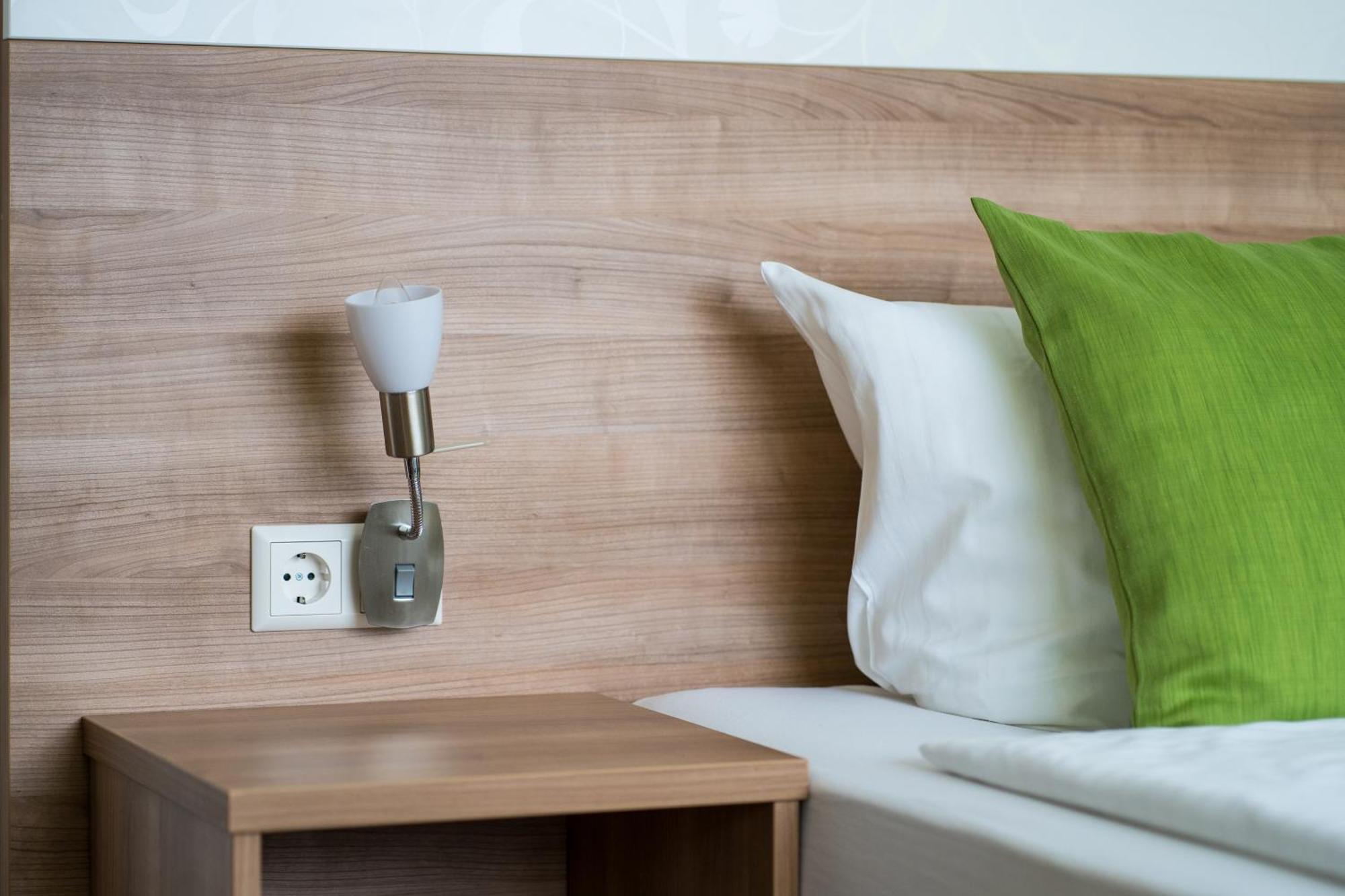 Bed & Breakfast Outlet Hotel Dettingen an der Erms Zewnętrze zdjęcie