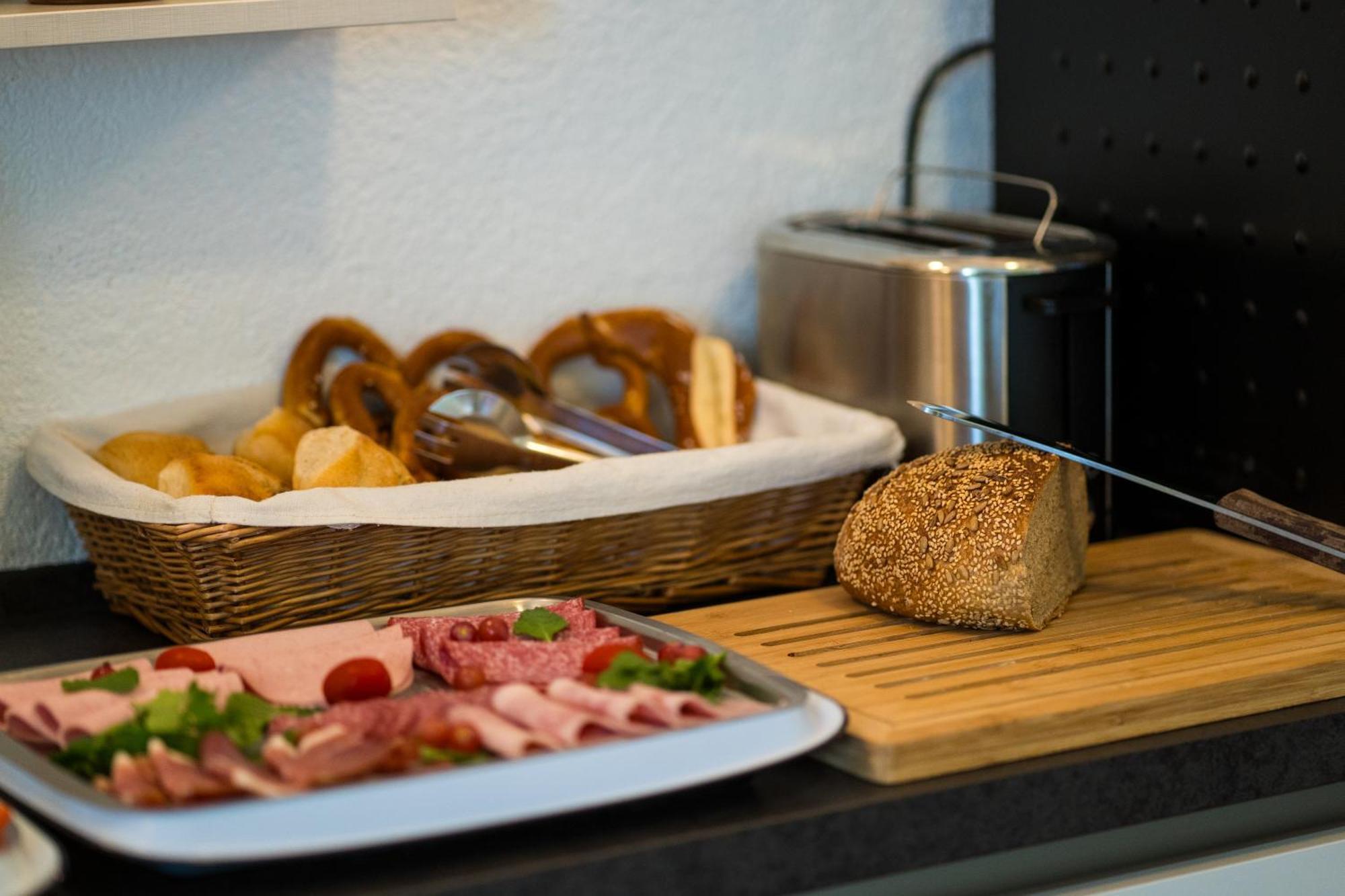 Bed & Breakfast Outlet Hotel Dettingen an der Erms Zewnętrze zdjęcie